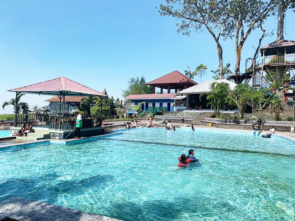 Kolam Renang Di Hutan Bambu Candipuro Lumajang