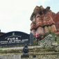 Pura Mandara Giri Semeru Agung, destinasi spiritual di puncak Semeru, Lumajang, semakin diminati wisatawan yang mencari kedamaian dan keindahan alam.