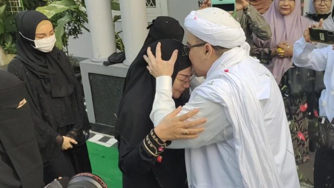 
 Istri Habib Rizieq Shihab, Meninggal Dunia