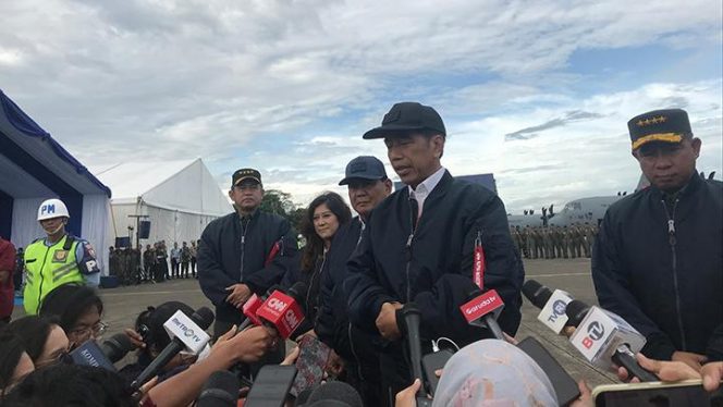 
 Presiden Jokowi memberikan keterangan pers di Lanud Halim Perdanakusuma, Jakarta Timur, pada Rabu, 24 Januari 2024. 