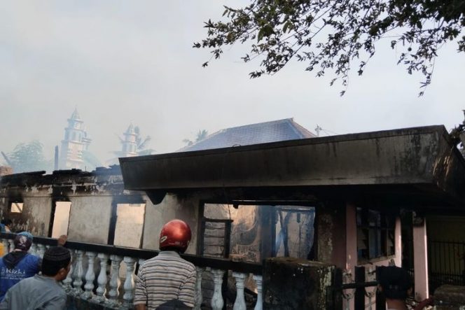 
 kebakaran rumah di Desa Nguter, Lumajang, Rabu (17/1/2024)