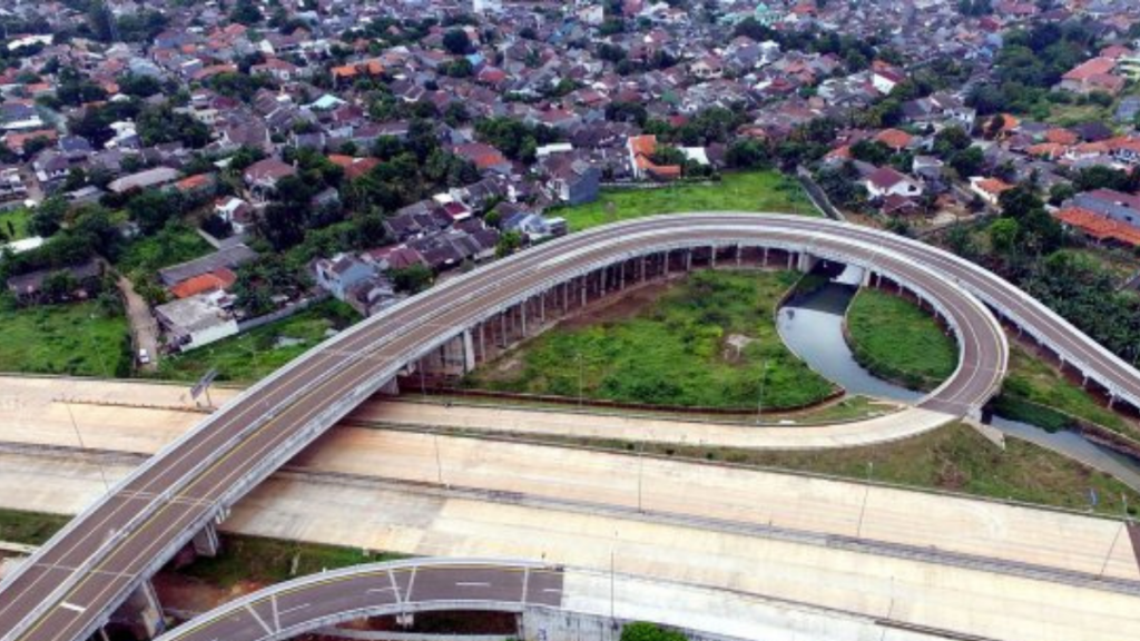 Presiden Jokowi secara resmi meresmikan Jalan Tol Pamulang-Cinere-Raya Bogor di Gerbang Tol (GT) Limo Utama, Kota Depok, Jawa Barat.