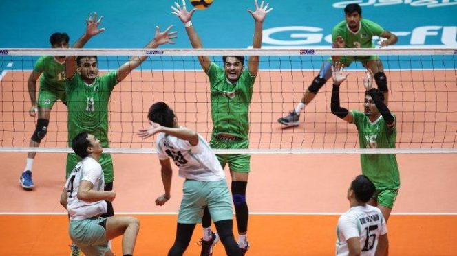 
 Fahry Septian melakukan smash saat Timnas Voli Indonesia menghadapi Pakistan di AVC Championship 2023. Kota Surabaya resmi ditunjuk sebagai tuan rumah Kejuaraan Bola Voli Asia U20 Putra 2024 yang bakal berlangsung pada 23-30 Juli mendatang. 