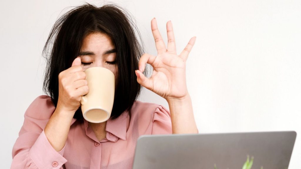 Ilustrasi 7 Kebiasaan Sepele yang Ternyata Bikin Badan Cepat Gemuk (Canva)