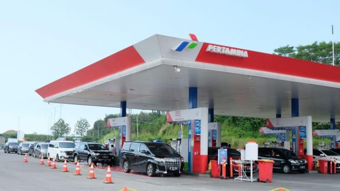
 Ilustrasi. Suasana pembelian BBM di salah satu SPBU Pertamina. Terjawab sudah Pertalite dihapus kapan dan benarkah mulai 2024?