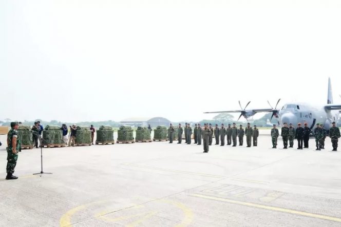 
 Suasana apel kesiapan pengiriman bantuan kemanusiaan dari pemerintah Indonesia untuk Palestina di Apron Lanud Halim Perdana Kusuma, Jakarta Timur, Selasa, 26 Maret 2024. (INSTAGRAM @puspentni)