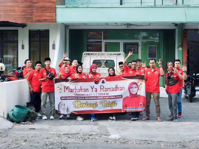 
 bagi takjil bmi - tim media agus setiawan