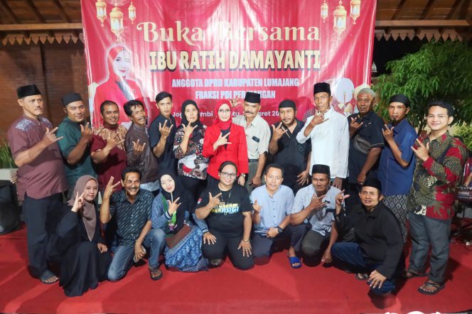 
 Ibu Ratih Damayanti Gelar Buka Puasa Bersama Pengurus PDI Perjuangan di Joglo Nambi