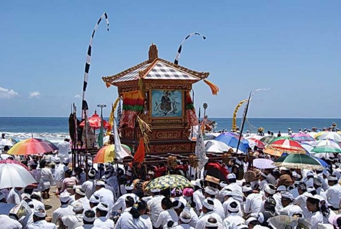 
 Melasti di Watu Pecak: Spiritualitas dan Harmoni Umat Hindu Tengger Lumajang