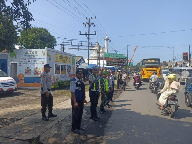 
 Hari Keempat Arus Mudik di Lumajang: Lalu Lintas Padat Tapi Terkendali