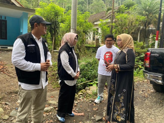 
 Bupati Lumajang Perbaiki Jalan Rusak yang Jadi Jalur Evakuasi dan Akses Wisata Poncosumo Sumberwuluh