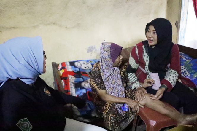 
 Ketika Pemerintah Lumajang Menyapa Hingga ke Dapur Lansia