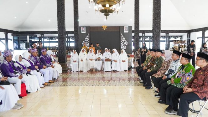 
 Keberangkatan Awal 27 CJH Lumajang, Bupati: Panggilan Cinta dari Allah