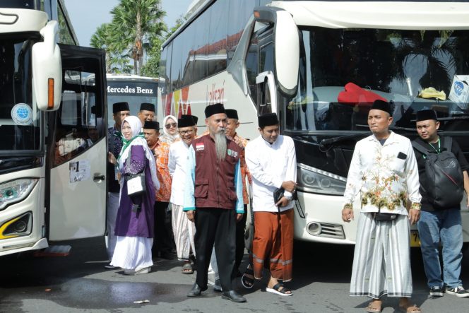 
 Jemaah Haji Lumajang 2025 Berangkat Sesuai Jadwal Nasional, 113 Jemaah Tunda karena Dokumen Syarikah