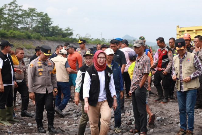 
 Lumajang Bergerak Cepat Selamatkan 82 KK dari Ancaman Banjir Lahar Dingin Gunung Semeru