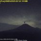 Kolom abu erupsi Gunung Semeru terlihat membumbung tinggi dari kejauhan