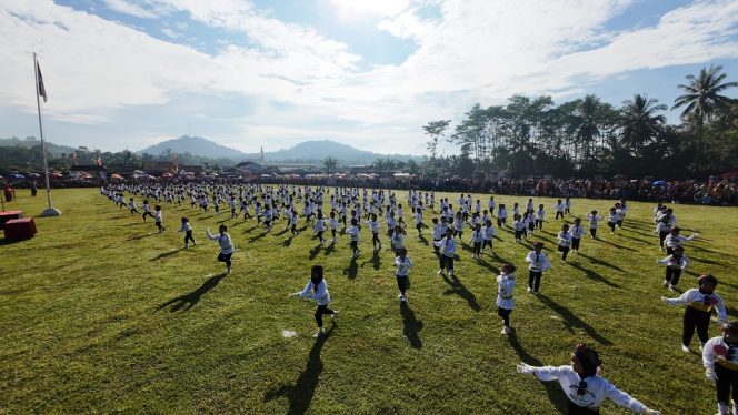 
 Bupati Lumajang Tegaskan: Pendidikan Harus Maju Tapi Tetap Berakar pada Budaya