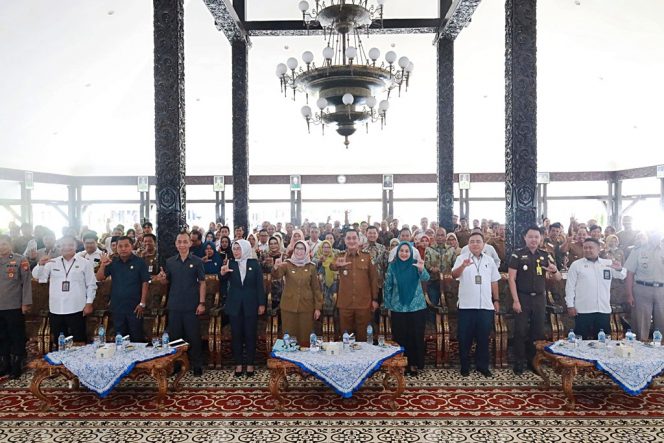 
 Bupati Lumajang Ajak ASN Layani Masyarakat Sepenuh Hati