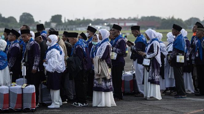 
 Jemaah Haji Asal Jember Dapat ‘Bonus Liburan’ Setelah Pesawatnya Mendarat Darurat Akibat Ancaman Bom