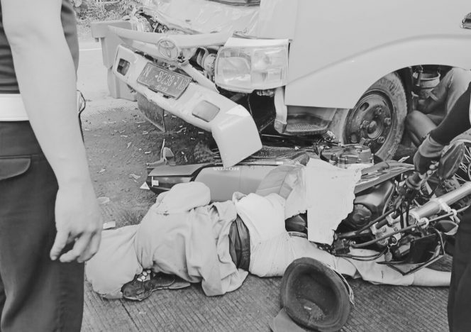 
 Kecelakaan Maut di Lumajang: Dua Pengendara Motor Tewas Terseruduk Truk Pasir di Portal Pajak