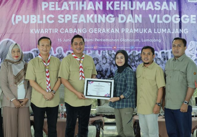 
 Kembangkan Jiwa Nasionalis di Era Digital, Pramuka Lumajang Dapat Bekal Komunikasi Modern