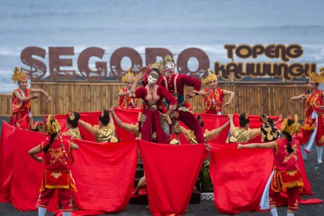 
 Segoro Topeng Kaliwungu 2025: Serunya Pantai, Budaya, Musik di Watu Pecak 28-29 Juni