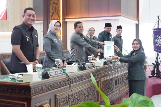 
 Bupati Lumajang Tekankan Sinkronisasi Eksekutif-Legislatif untuk Kejar Target APBD 2025-2026