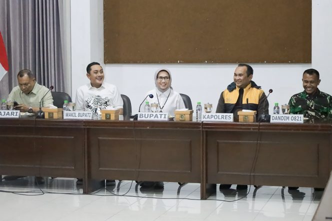 
 Bupati Lumajang Tekankan Sinergi Jaga Keamanan dan Informasi Desa