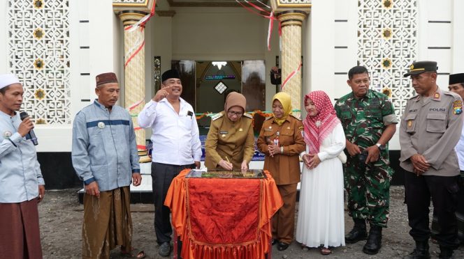 
 Bunda Indah Resmikan Pembangunan Masjid Darul Muhajirin, Tekankan Pentingnya Keseimbangan Pembangunan dan Pelayanan Publik