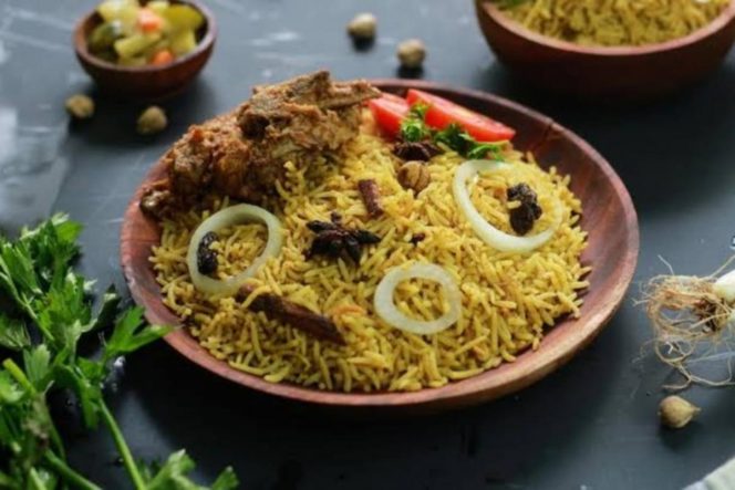 
 Kreativitas Mengolah Daging Kurban: Kambing Bakar Madu ala Resto Kebuli Pake Cabe yang Menggugah Selera