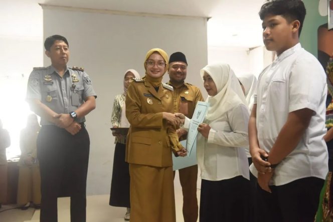 
 437 Warga Kediri Raih Ijazah Kesetaraan, Bukti Pendidikan untuk Semua Usia