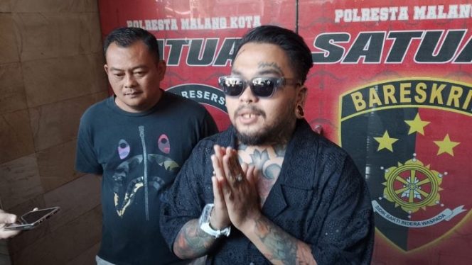 
 King Abdi Minta Maaf Usai Diperiksa Polisi, Akui Lalai Promosikan Toko Miras