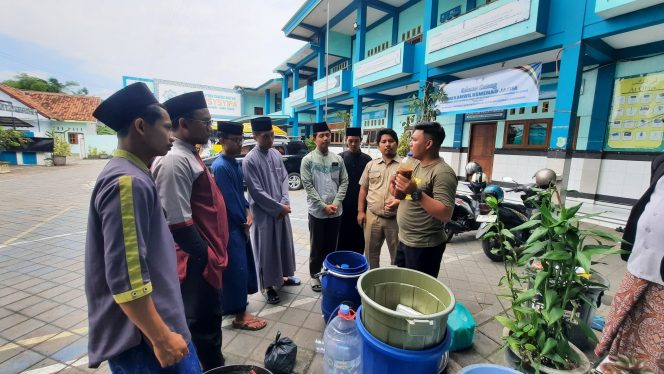 
 Santri di Lumajang Jadi Pelopor Gerakan Lingkungan Melalui Program Eco Pesantren