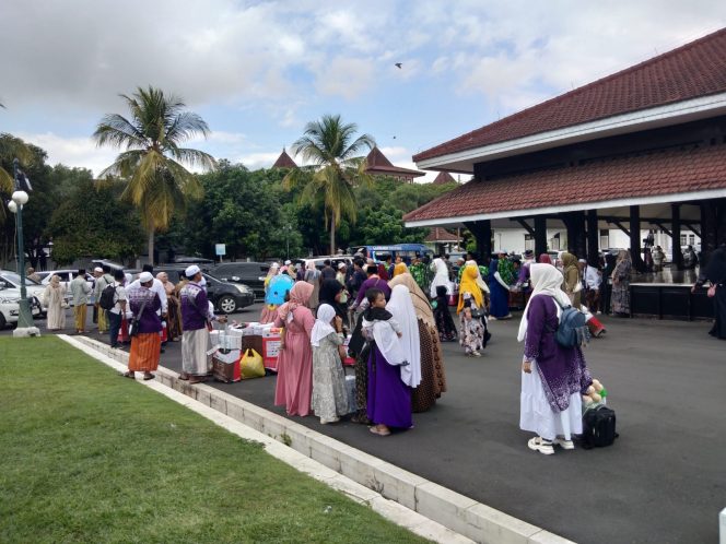 
 Pemkab dan Kemenag Lumajang Pastikan Pemulangan Jamaah Haji Aman, Tiga Jamaah Masih Tertahan