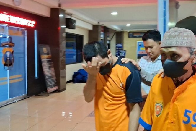 
 Kasus Asusila di Lumajang: Kakek Saturi Diduga Setubuhi Anak Tetangga Berusia 5 Tahun