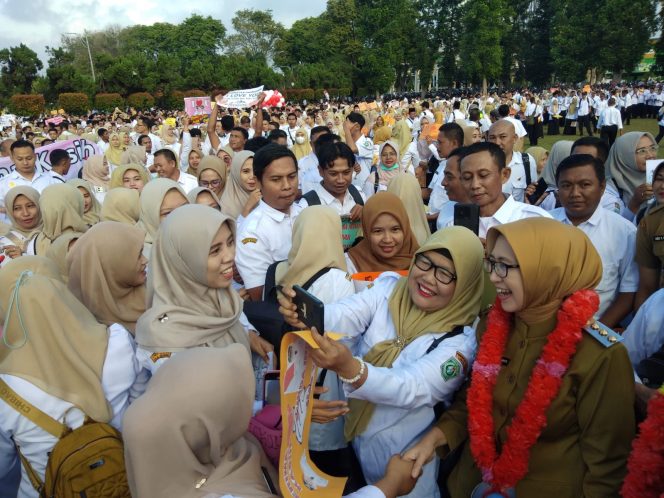 
 Gaji Honorer Lumajang Diambil dari APBD, Bupati: Kami Genjot PAD demi Mereka