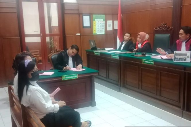 
 Pasutri Handy Soenaryo dan Tjan Hwan Diana Didakwa Rusak Dua Mobil Rekanan Proyek, Akibat Konflik Pembatalan Pekerjaan