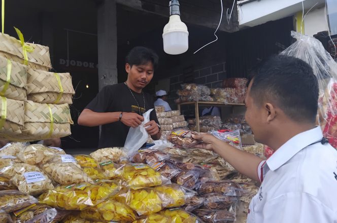 
 Ekonomi Desa Bangkit Lewat Tradisi: Piodalan Jadi Magnet UMKM Lokal