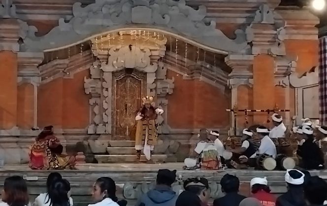 
 Ribuan Umat Hadiri Pementasan Calon Arang di Pura Mandhara Giri Semeru Agung