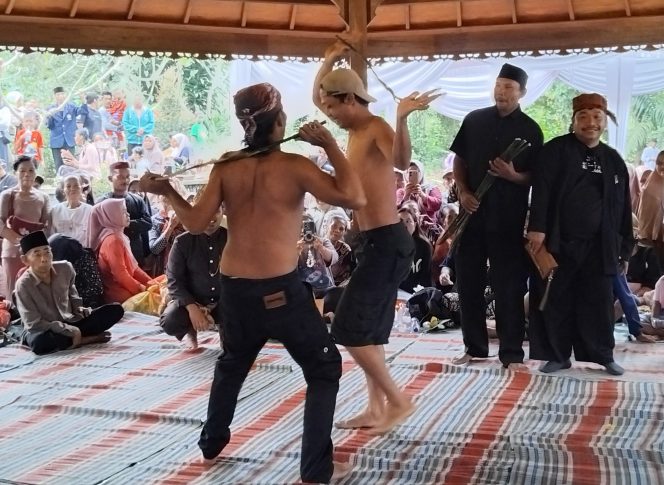 
 Ujung sebagai Simbol Tolak Bala, Ujub sebagai Doa Leluhur di Desa Kandangan