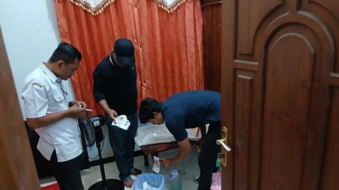
 Pengedar Uang Palsu di Banyuwangi Ditangkap, Polisi Sita Alat Produksi