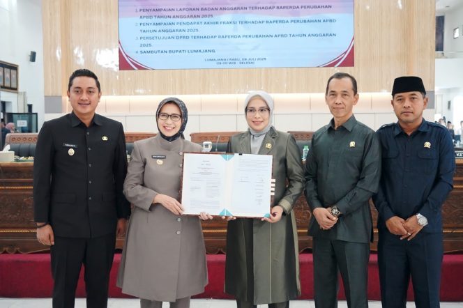 
 Raperda Perubahan APBD 2025 Disahkan, Lumajang Perkuat Pembangunan yang Responsif dan Akuntabel