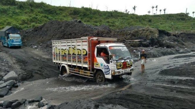 
 Rentan Kecelakaan, Pekerja Tambang Pasir Lumajang Dapat Perlindungan BPJS Ketenagakerjaan