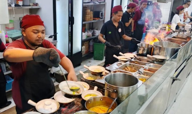 
 Lebih dari Sekadar Bubur, Teman Setia Jadi Tempat Cerita dan Kebersamaan Warga Surabaya