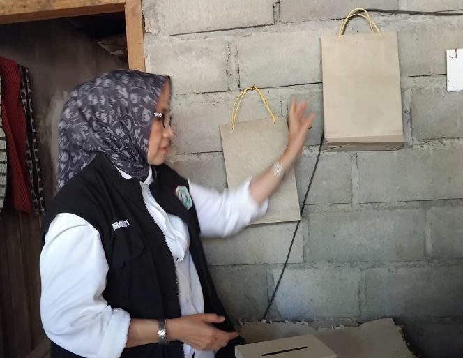 
 Dari Sampah ke Produk Premium, Pelepah Pisang Lumajang Jadi Kertas Seharga Rp5 Ribu