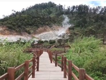 Kawah Sikidang Dieng yang mempesona