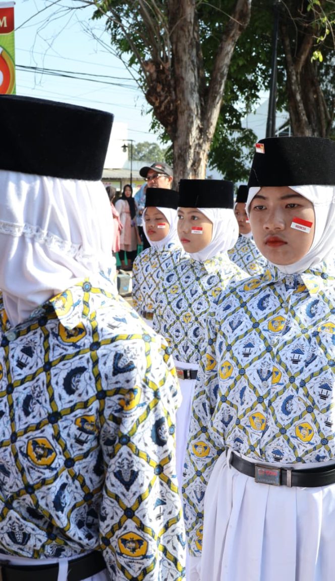 
 Semarak Lomba Baris Berbaris Pelajar SD & SMP Warnai HUT RI ke-80 di Lumajang