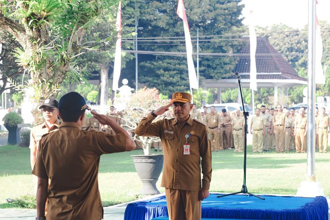 
 Sekda Lumajang Ajak Warga Kibarkan Bendera dan Hiasi Lingkungan Sambut HUT ke-80 RI