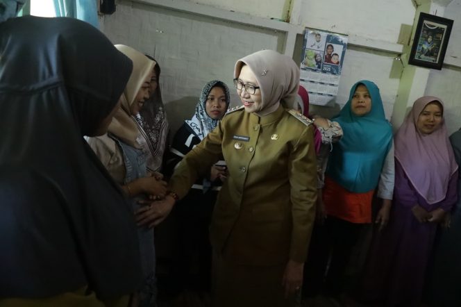 
 Bupati Lumajang Izinkan Warga Hapus Label “Keluarga Miskin”, Tegaskan Penghormatan Martabat Sosial